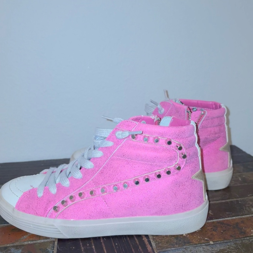 Hot pink high top paulina